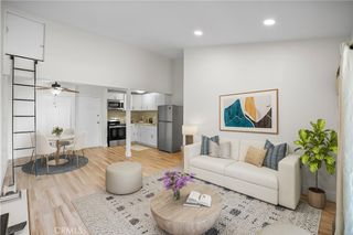 21801 Roscoe 206, Canoga Park, CA 91304
