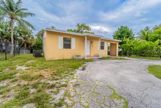 924 NW 11th Pl, Fort Lauderdale, FL 33311