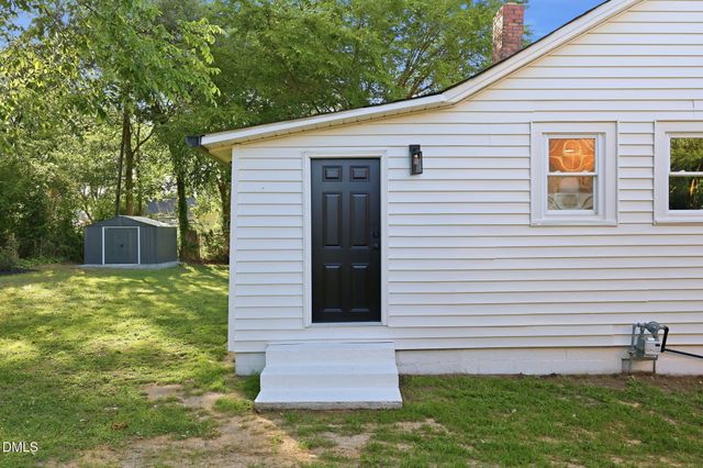 408 E Canary Street, Dunn, NC 28334