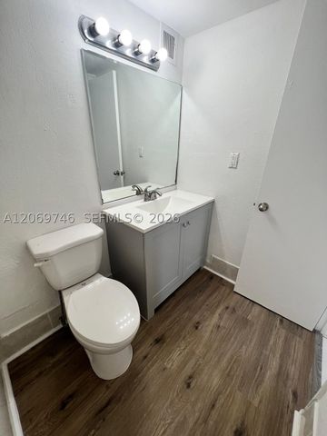 4550 NW 9th St 605E, Miami, FL 33126