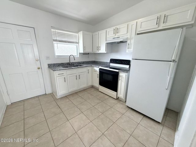 2977 COLLIER Avenue 4, Jacksonville, FL 32205