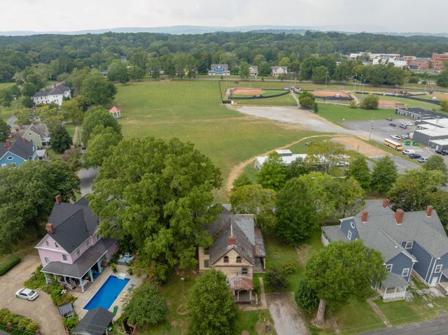 7 Barnhardt Circle, Fort Oglethorpe, GA 30742