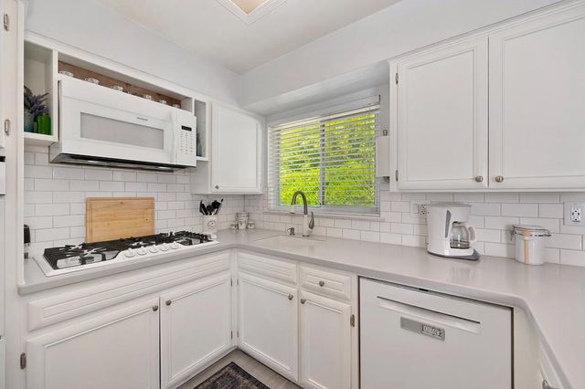 2105 Farnsworth Way, Rancho Cordova, CA 95670