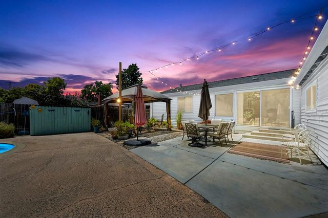 2105 Farnsworth Way, Rancho Cordova, CA 95670