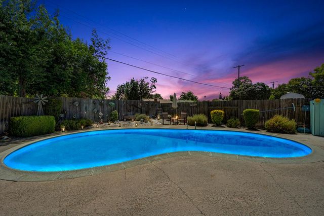 2105 Farnsworth Way, Rancho Cordova, CA 95670