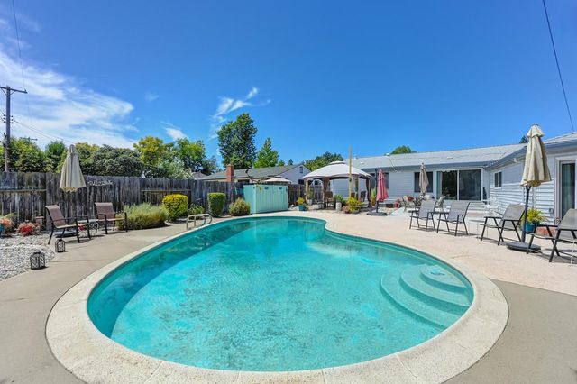 2105 Farnsworth Way, Rancho Cordova, CA 95670