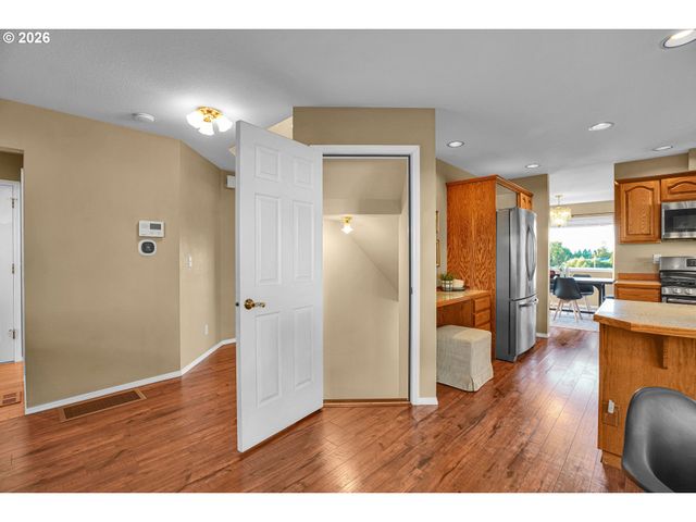 3800 Sw RODLUN Rd, Gresham, OR 97080