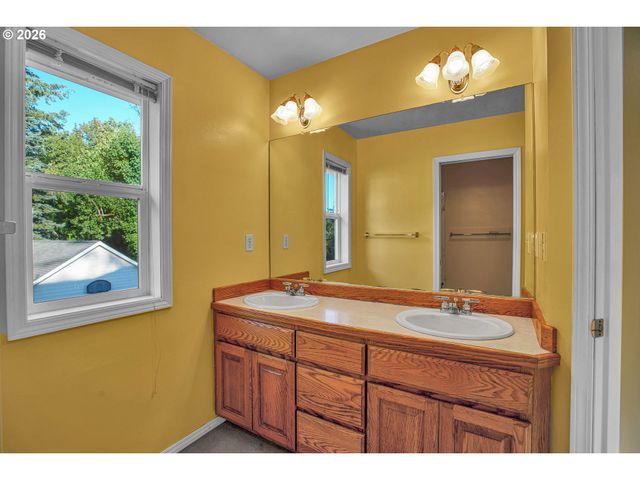 3800 Sw RODLUN Rd, Gresham, OR 97080