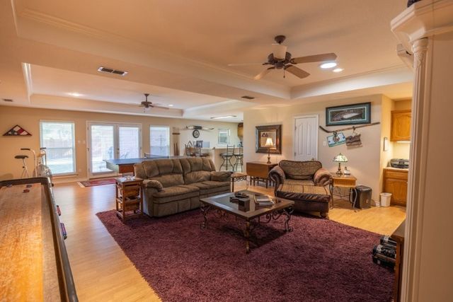 4504 Hilltop Dr, Midland, TX 79707