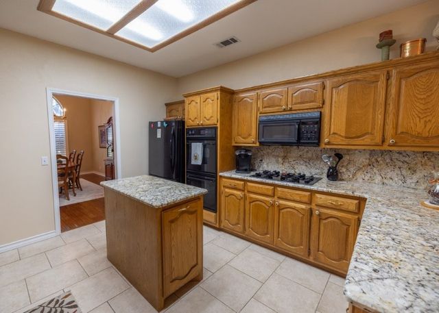 4504 Hilltop Dr, Midland, TX 79707