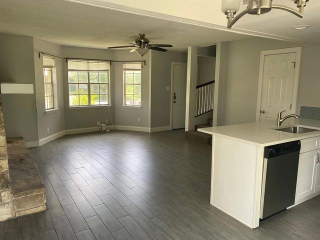 2210 Lanier DR A, Austin, TX 78757
