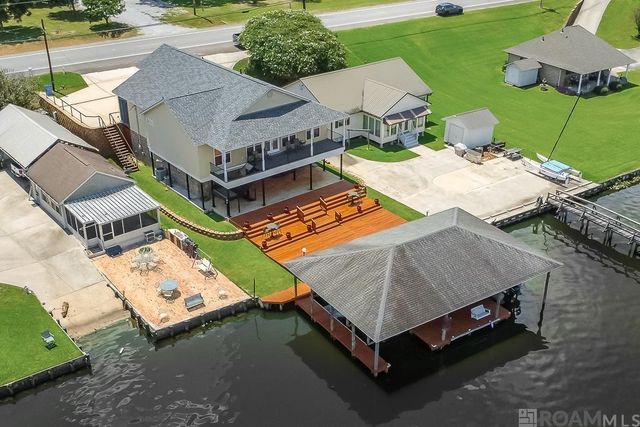 6344 False River Rd, Oscar, LA 70762