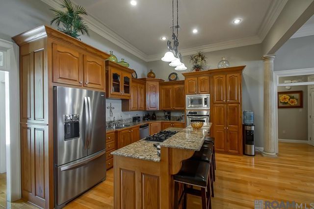 6344 False River Rd, Oscar, LA 70762