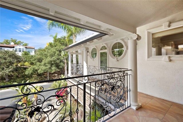 10 Water Lily Way, Laguna Hills, CA 92679