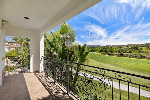 10 Water Lily Way, Laguna Hills, CA 92679