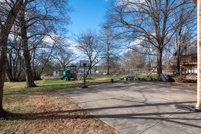 140 Paradise Dr, Hendersonville, TN 37075