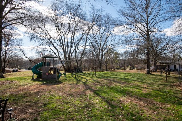 140 Paradise Dr, Hendersonville, TN 37075