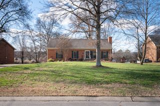 140 Paradise Dr, Hendersonville, TN 37075