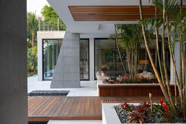 488 S Beach Road, Jupiter Island, FL 33455