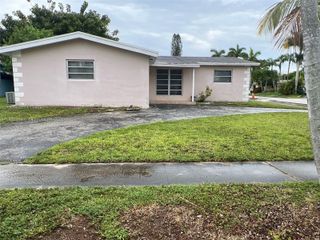 8361 NW 28th Pl, Sunrise, FL 33322