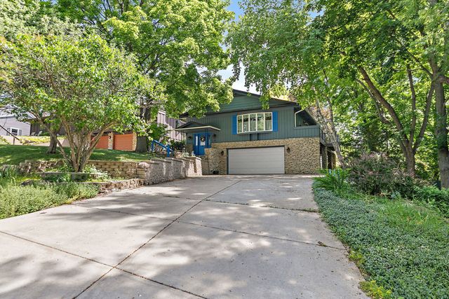 2 Summit Avenue, East Dundee, IL 60118