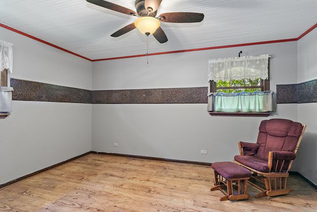 2 Summit Avenue, East Dundee, IL 60118