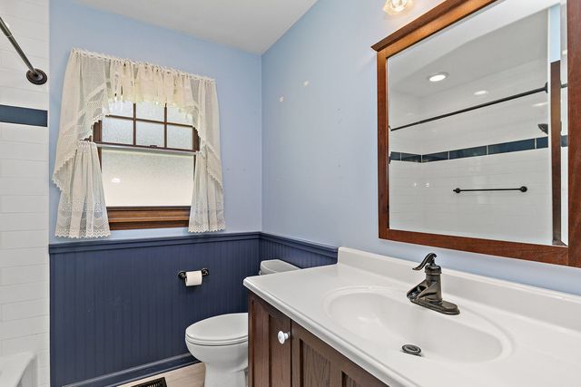 2 Summit Avenue, East Dundee, IL 60118