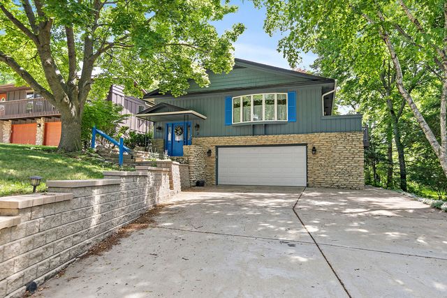 2 Summit Avenue, East Dundee, IL 60118