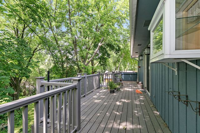 2 Summit Avenue, East Dundee, IL 60118
