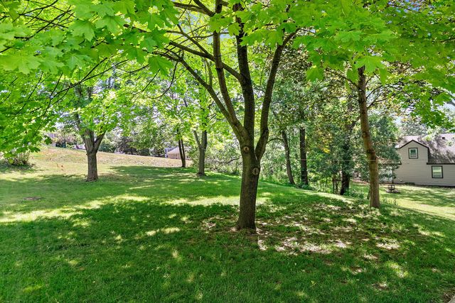 2 Summit Avenue, East Dundee, IL 60118