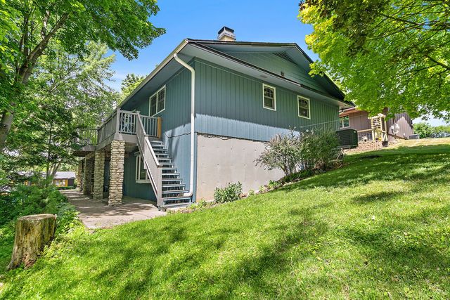 2 Summit Avenue, East Dundee, IL 60118