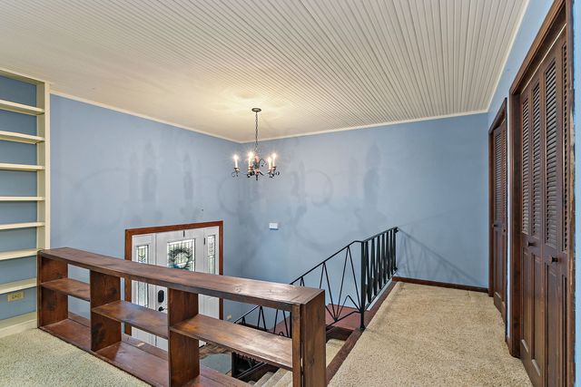 2 Summit Avenue, East Dundee, IL 60118