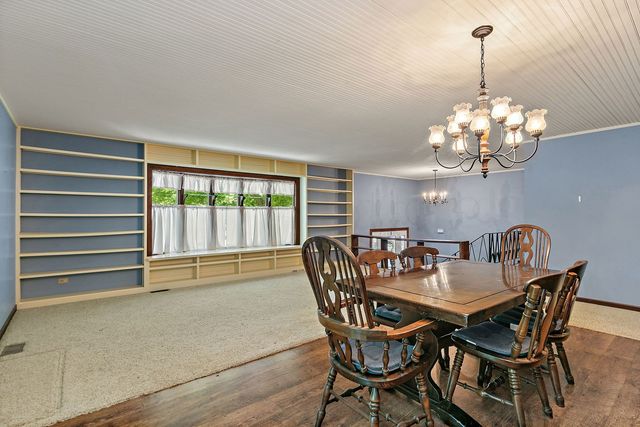 2 Summit Avenue, East Dundee, IL 60118