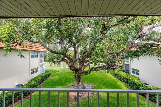 16 Vista Palm Lane 204, Vero Beach, FL 32962