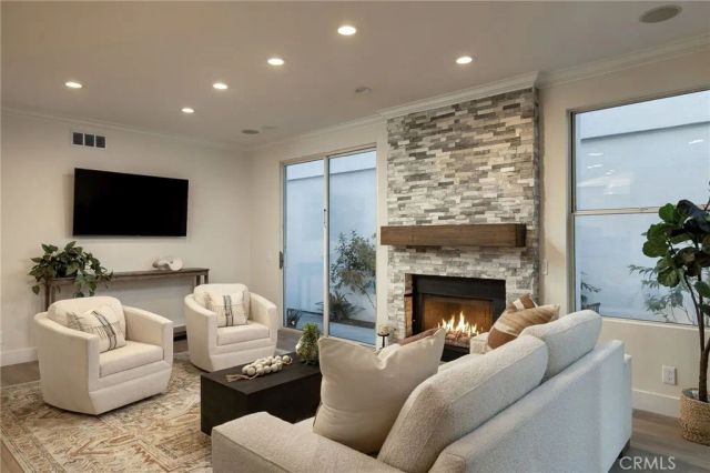 606 Goldenwest Street, Huntington Beach, CA 92648