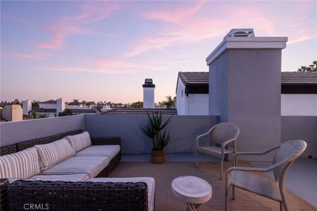 606 Goldenwest Street, Huntington Beach, CA 92648