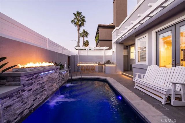 606 Goldenwest Street, Huntington Beach, CA 92648