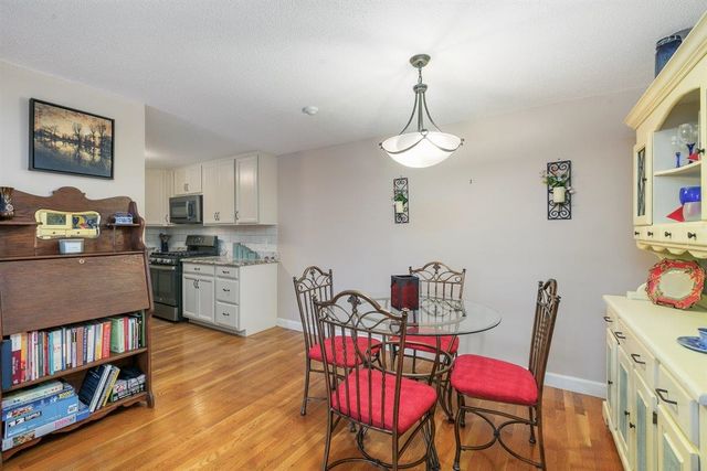 8 Lancelot Ct Apt 27, Salem, NH 03079