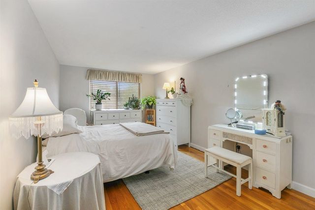 8 Lancelot Ct Apt 27, Salem, NH 03079
