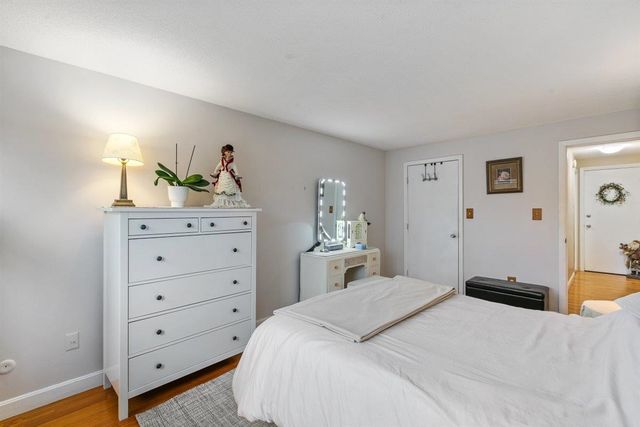 8 Lancelot Ct Apt 27, Salem, NH 03079