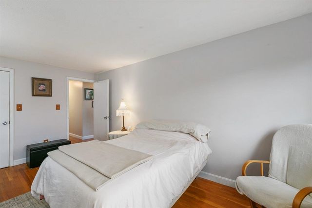 8 Lancelot Ct Apt 27, Salem, NH 03079