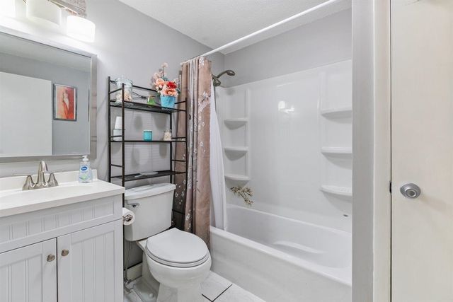8 Lancelot Ct Apt 27, Salem, NH 03079