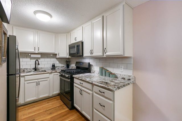 8 Lancelot Ct Apt 27, Salem, NH 03079