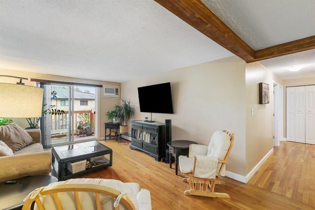 8 Lancelot Ct Apt 27, Salem, NH 03079