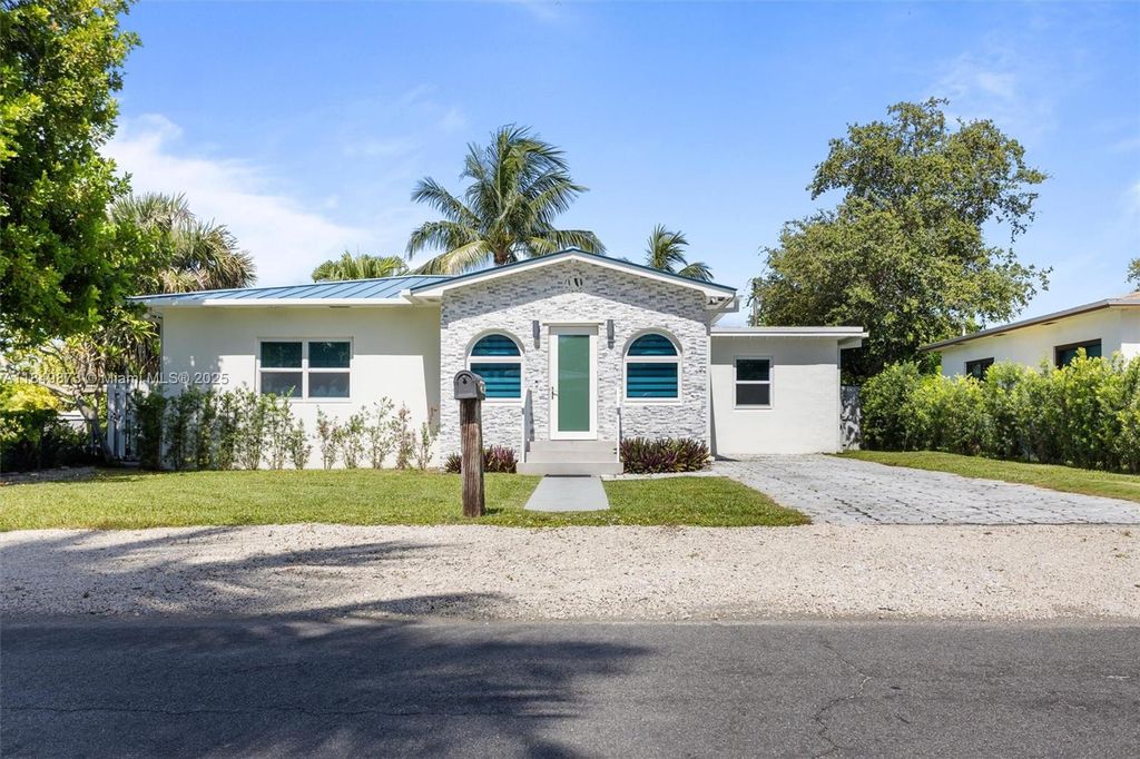809 NW 6th Ave, Dania Beach, FL 33004