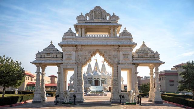 1242 Tiger Lily Drive, Bartlett, IL 60103