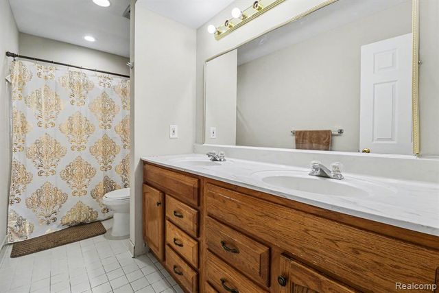 39024 Faith Dr, Sterling Heights, MI 48310