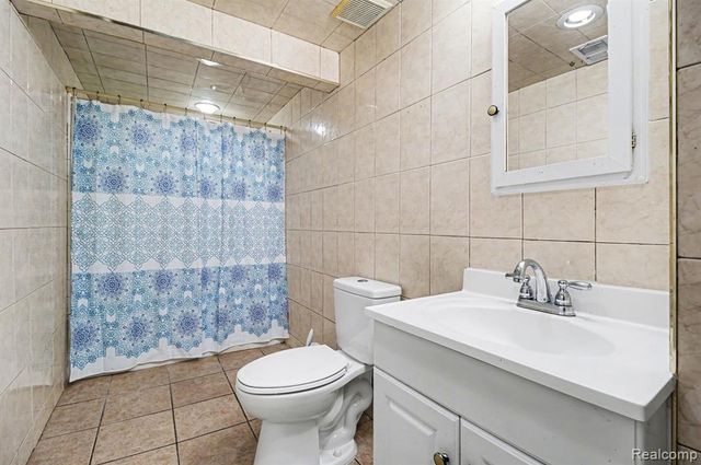 39024 Faith Dr, Sterling Heights, MI 48310