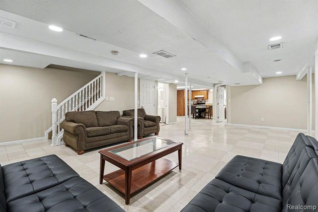 39024 Faith Dr, Sterling Heights, MI 48310