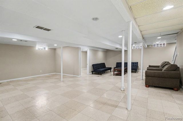 39024 Faith Dr, Sterling Heights, MI 48310